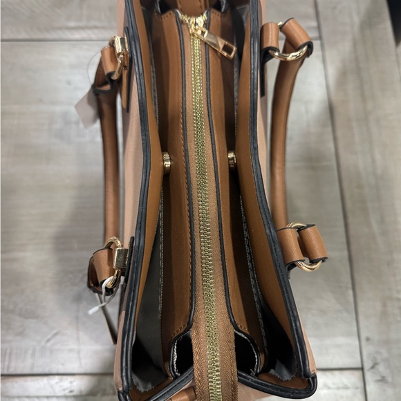 Elegant Multi-Color Tote - Picture 6 of 12